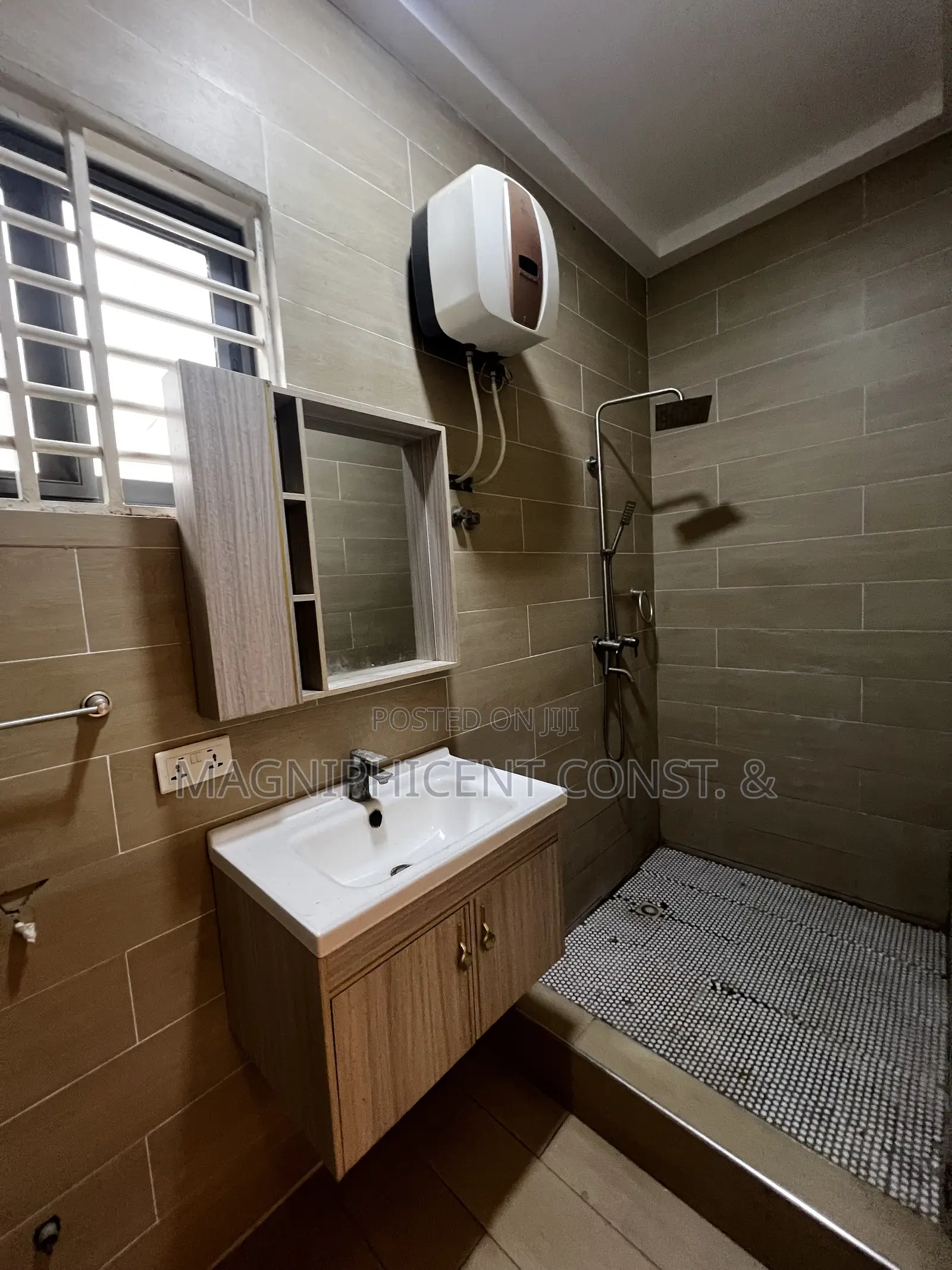 3bdrm House in Lakeside, Ashaley Botwe for sale
