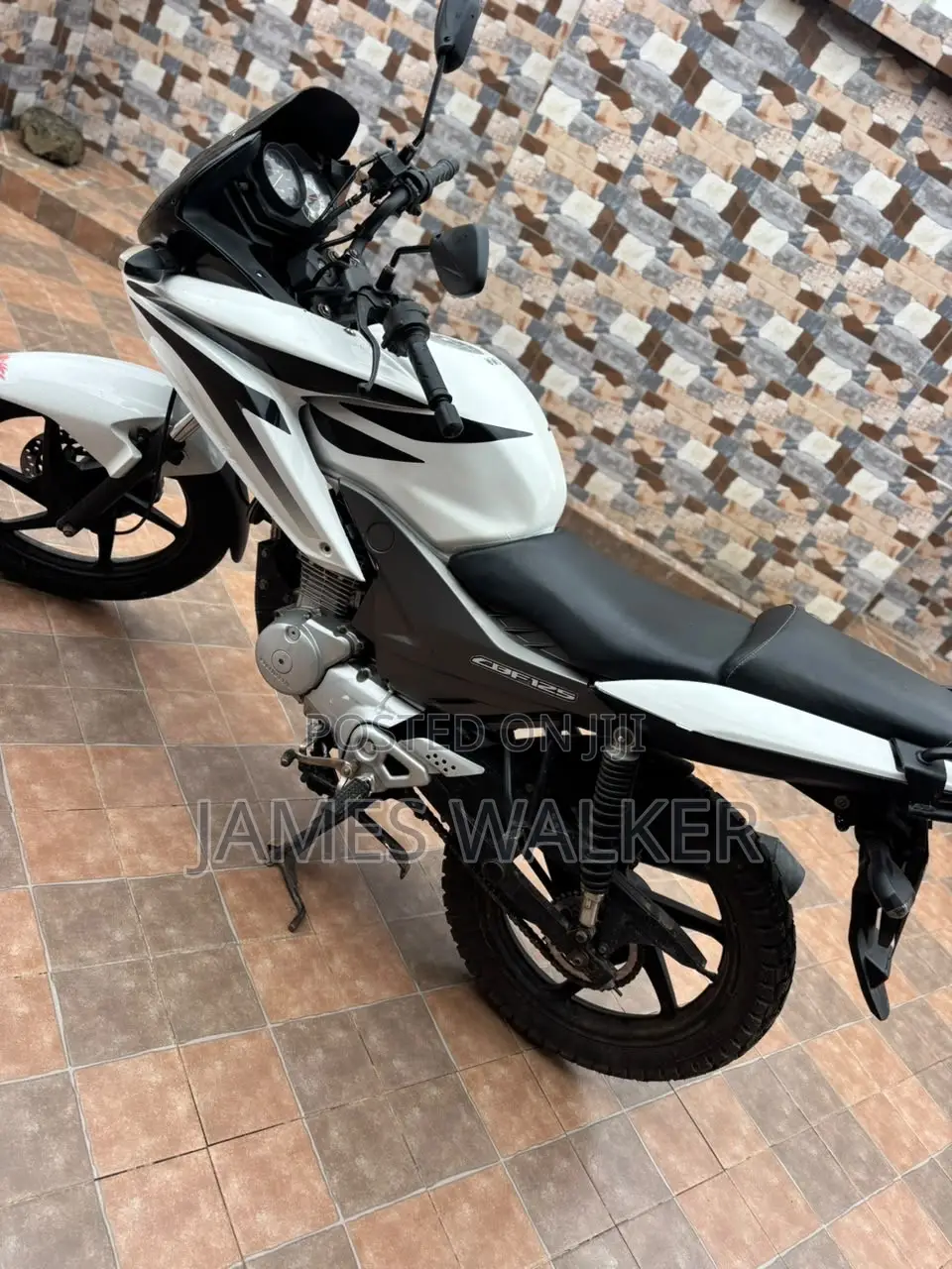 Honda CB 2016 White