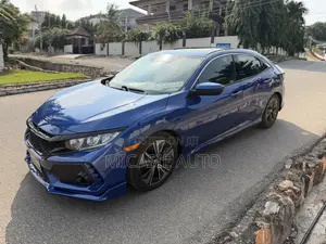 Honda Civic EX Hatchback 2019 Blue