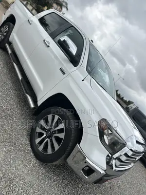 Toyota Tundra Limited 5.7L V8 4x2 Double Cab 6.6 ft. box 145.7 in. WB