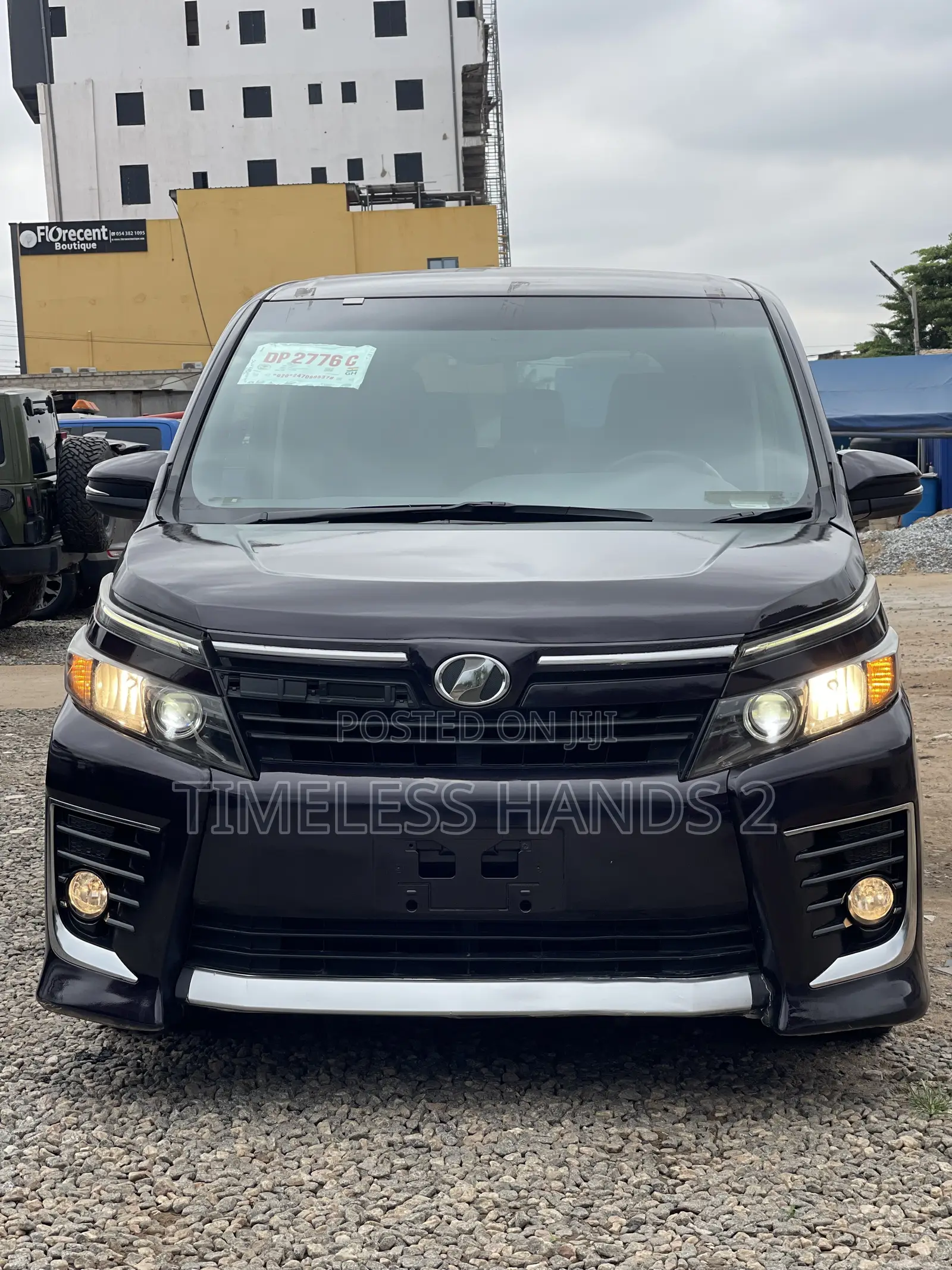 Toyota Voxy V 2WD 7-Seater 2015 Ivory