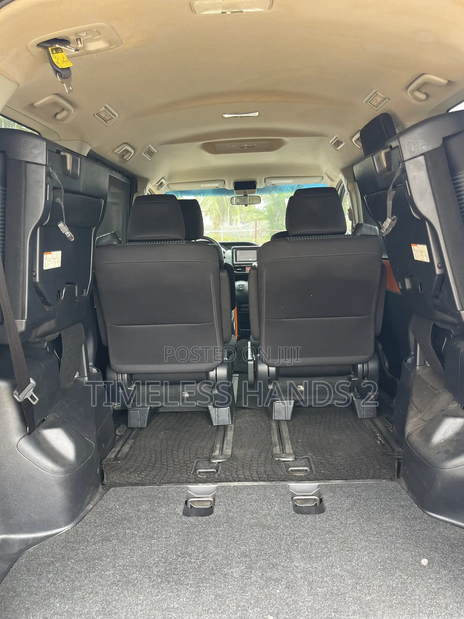 Toyota Voxy V 2WD 7-Seater 2015 Ivory