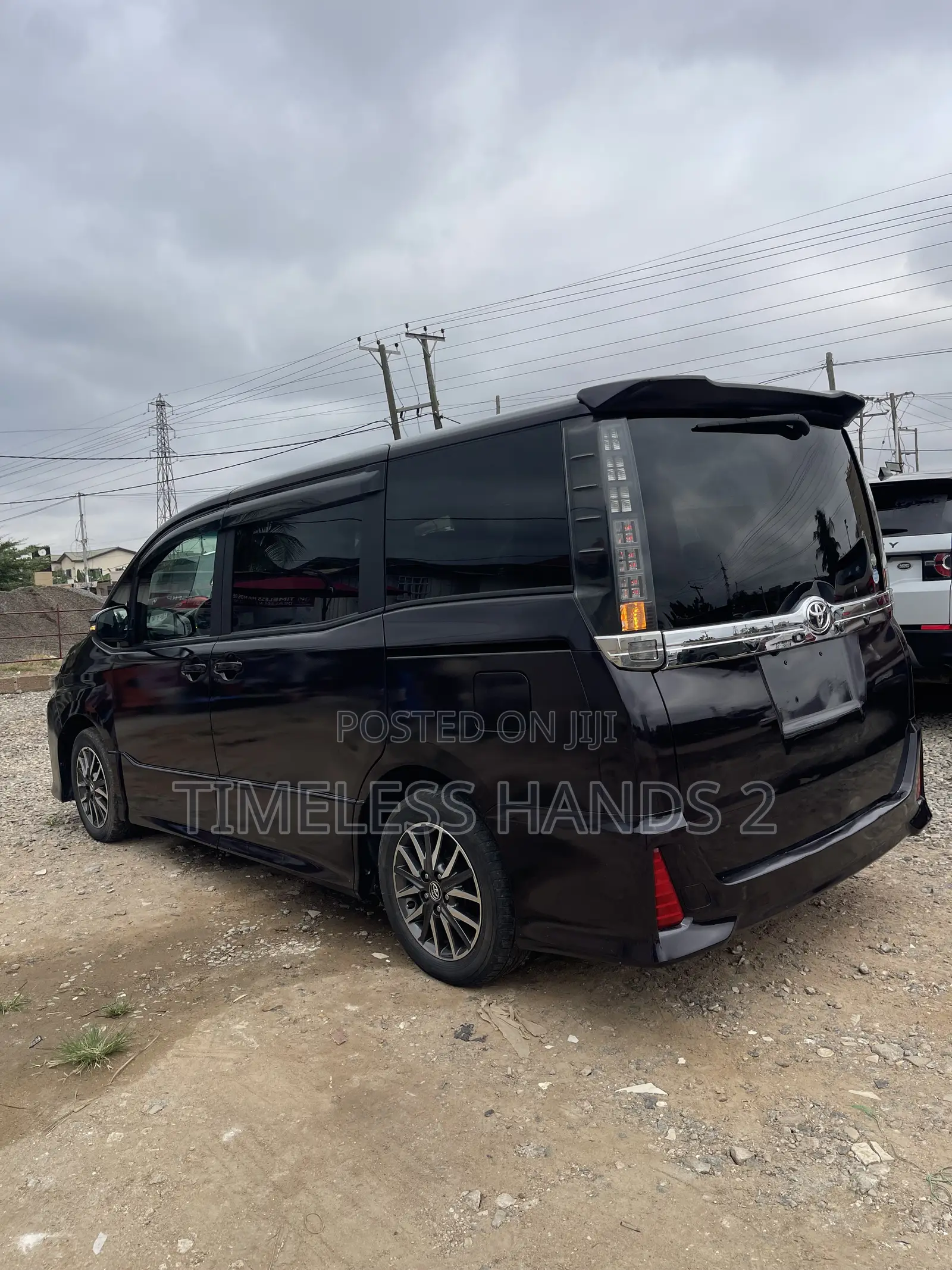 Toyota Voxy V 2WD 7-Seater 2015 Ivory