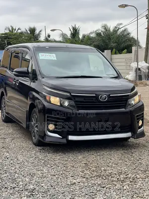 Toyota Voxy V 2WD 7-Seater 2015 Ivory