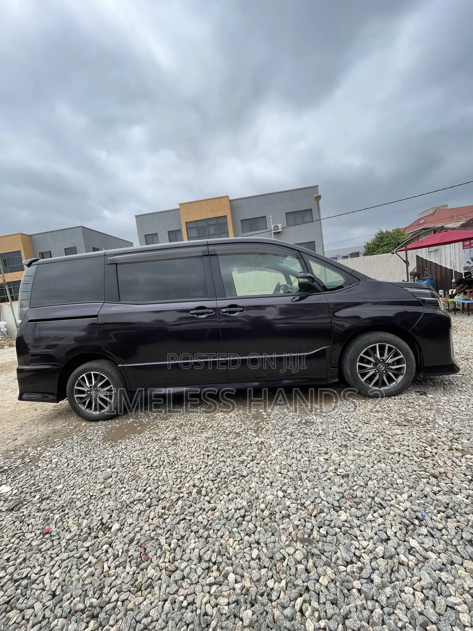 Toyota Voxy V 2WD 7-Seater 2015 Ivory