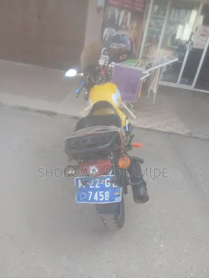 Bajaj Boxer 2022 Yellow