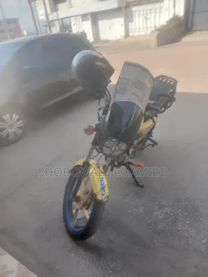 Bajaj Boxer 2022 Yellow