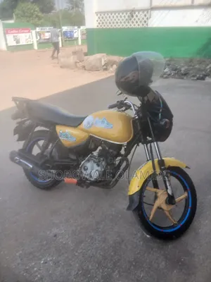 Bajaj Boxer 2022 Yellow