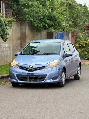 Toyota Vitz 1.0 FWD 3dr 2013 Blue