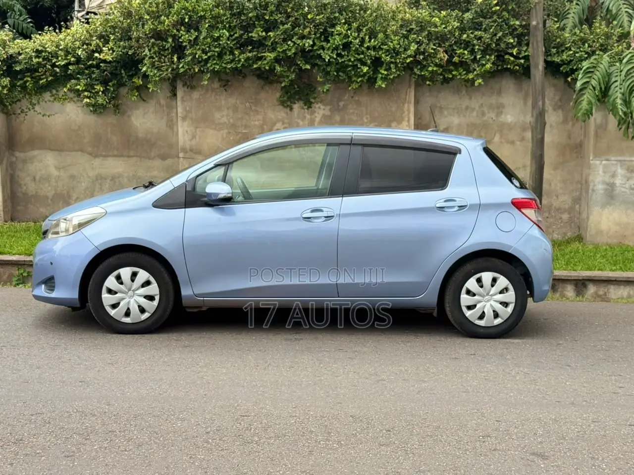 Toyota Vitz 1.0 FWD 3dr 2013 Blue