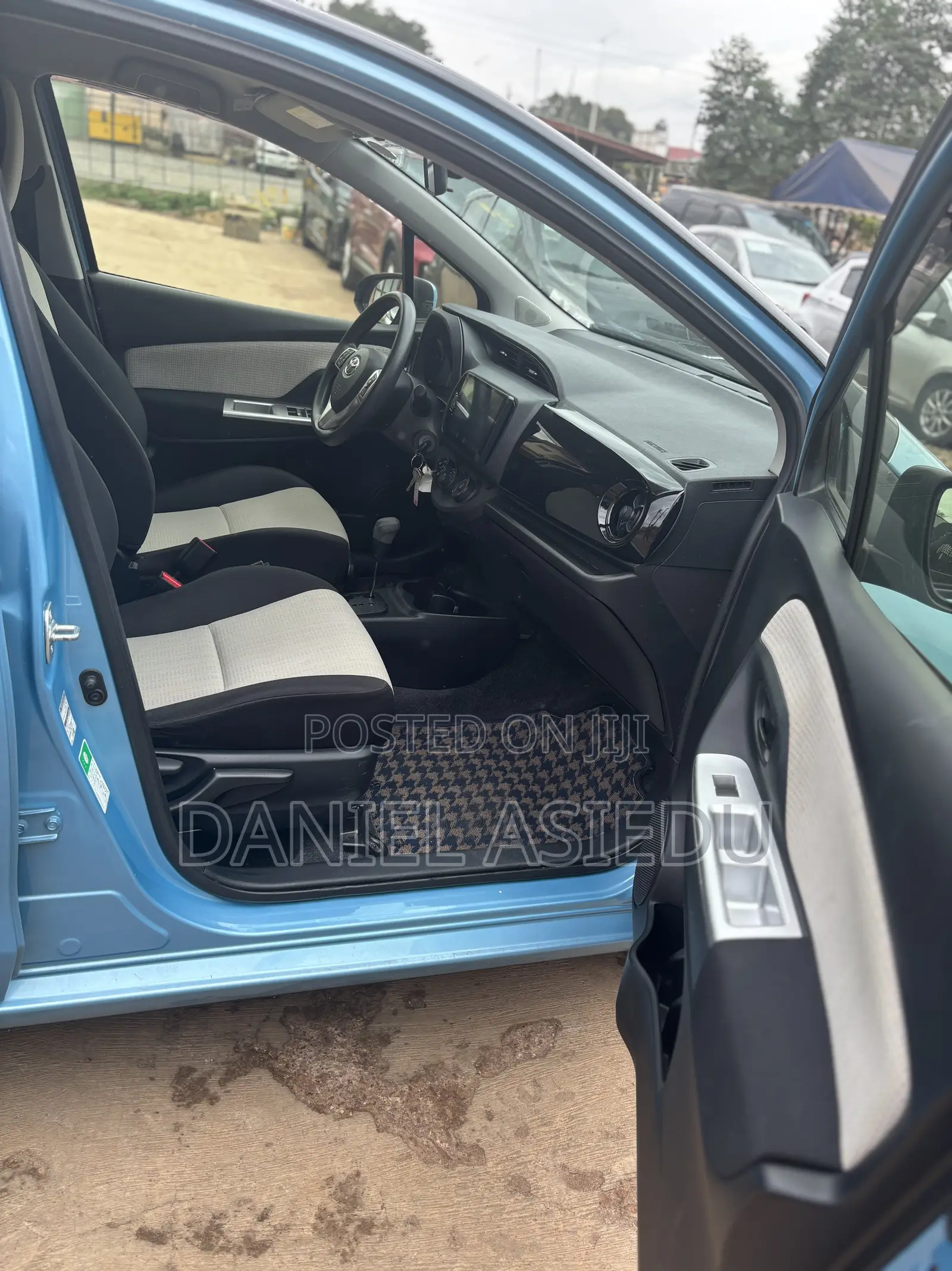 Toyota Vitz 1.3 AWD 3dr 2015 Blue