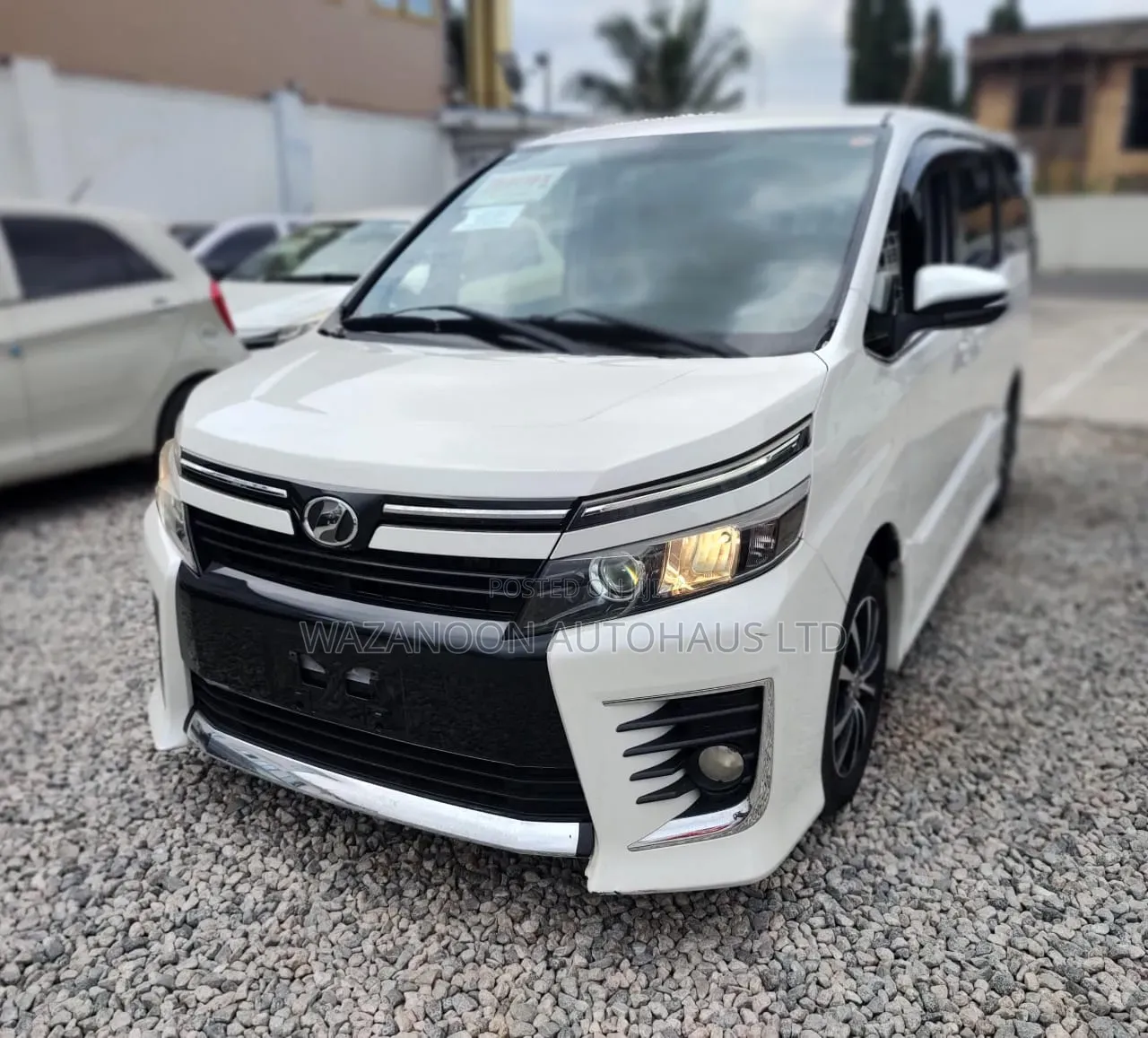 Toyota Voxy X 2WD 7-Seater 2014 White