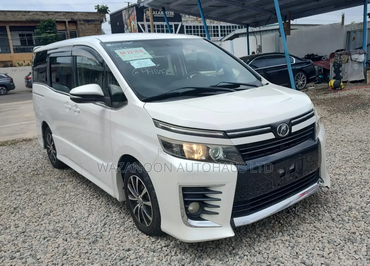 Toyota Voxy X 2WD 7-Seater 2014 White