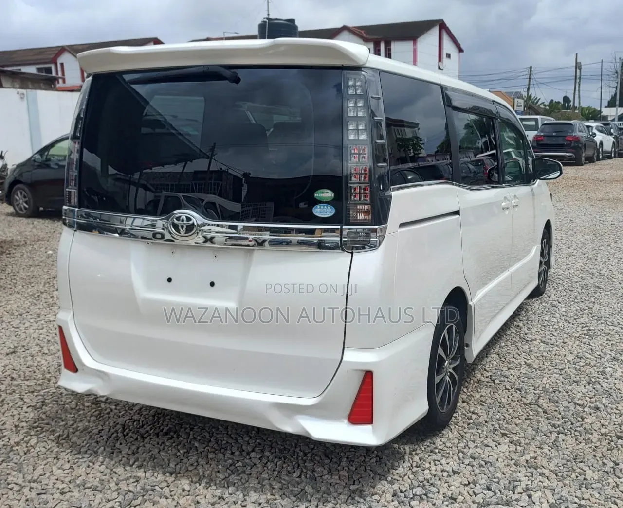 Toyota Voxy X 2WD 7-Seater 2014 White