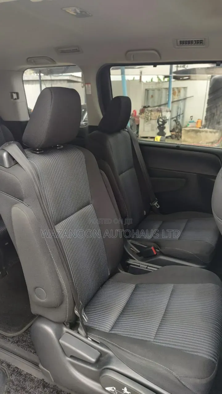 Toyota Voxy X 2WD 7-Seater 2014 White