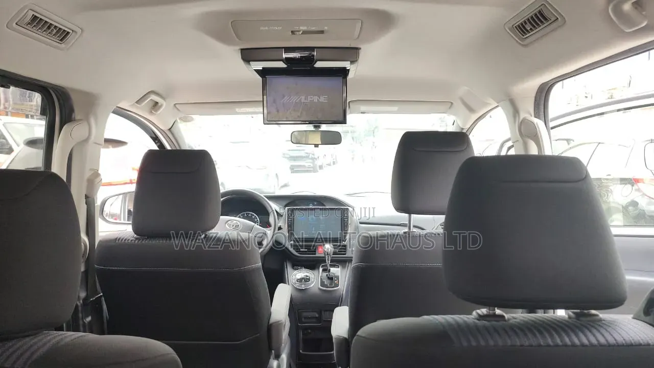 Toyota Voxy X 2WD 7-Seater 2014 White