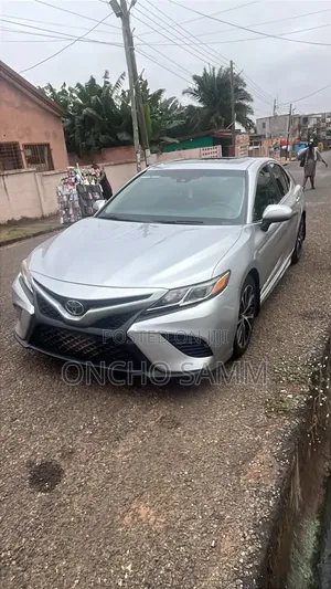 Toyota Camry 2018 Silver