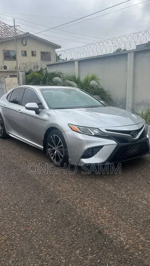 Toyota Camry 2018 Silver