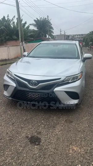 Toyota Camry 2018 Silver