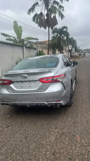 Toyota Camry 2018 Silver