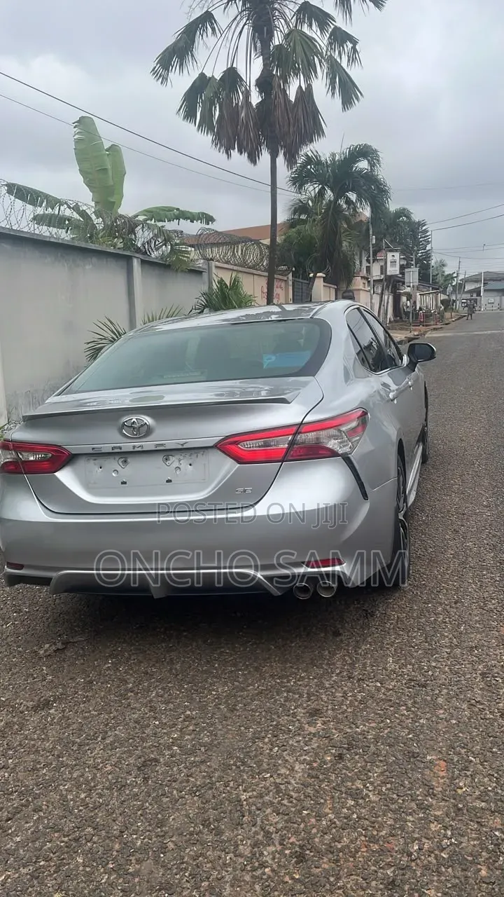 Toyota Camry 2018 Silver