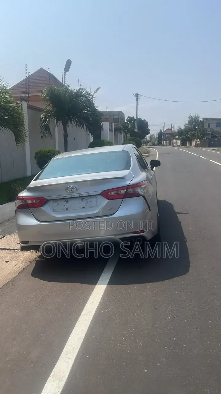Toyota Camry 2018 Silver