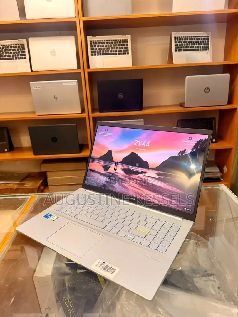 New Laptop Dell Inspiron 13 5391 8GB Intel Core i5 SSD 256GB