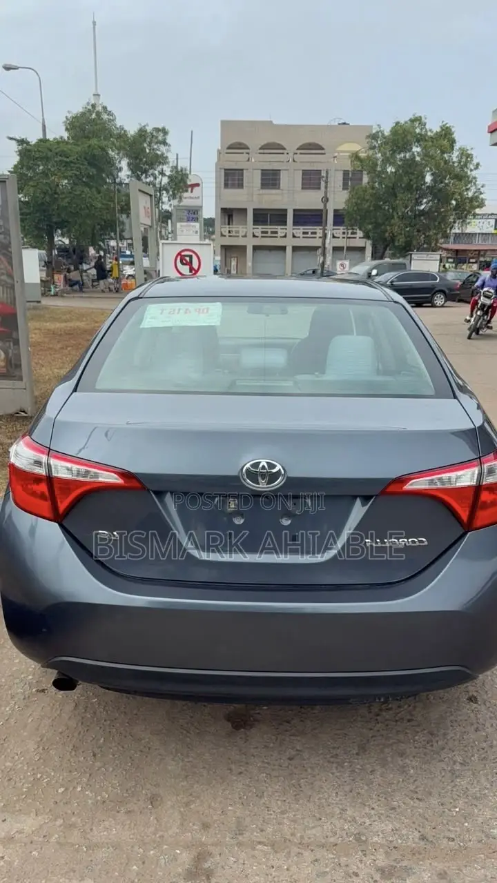 Toyota Corolla LE 4dr Sedan (1.8L 4cyl CVT) 2016 Gray