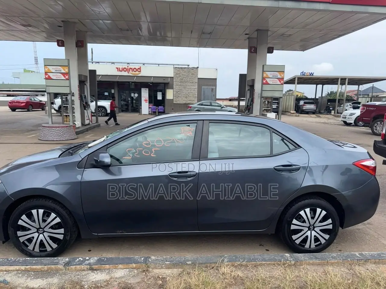 Toyota Corolla LE 4dr Sedan (1.8L 4cyl CVT) 2016 Gray