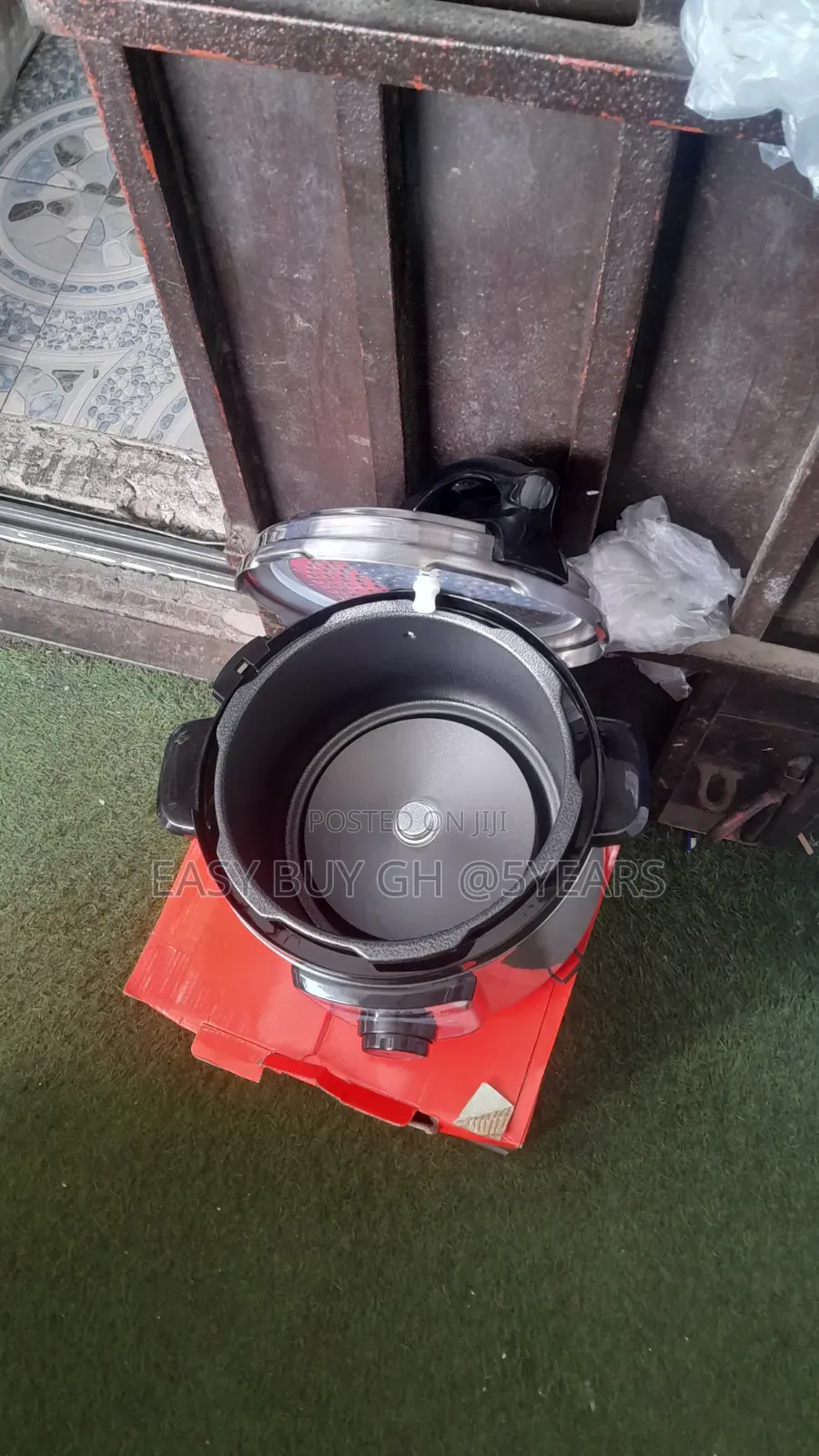 Faster Electric Pressure Cooker 1800W Decakila