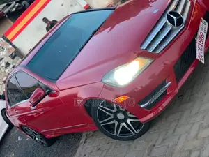 Mercedes-Benz C250 2013 Red