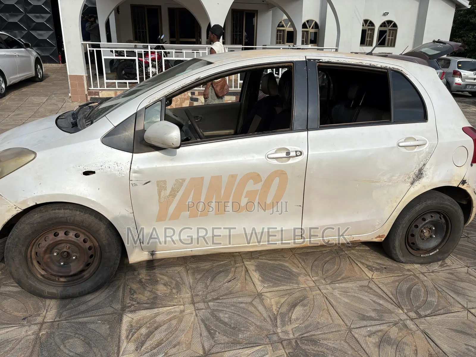 Toyota Vitz 1.0 FWD 5dr 2010 White