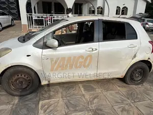 Toyota Vitz 1.0 FWD 5dr 2010 White