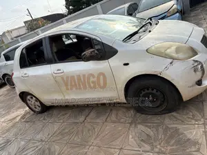 Toyota Vitz 1.0 FWD 5dr 2010 White