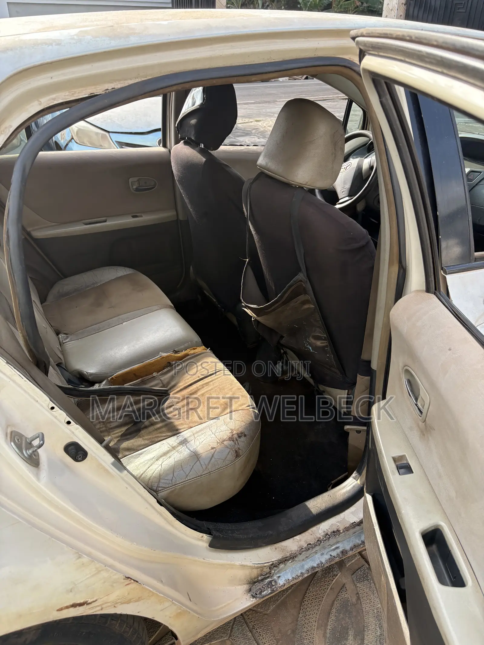 Toyota Vitz 1.0 FWD 5dr 2010 White
