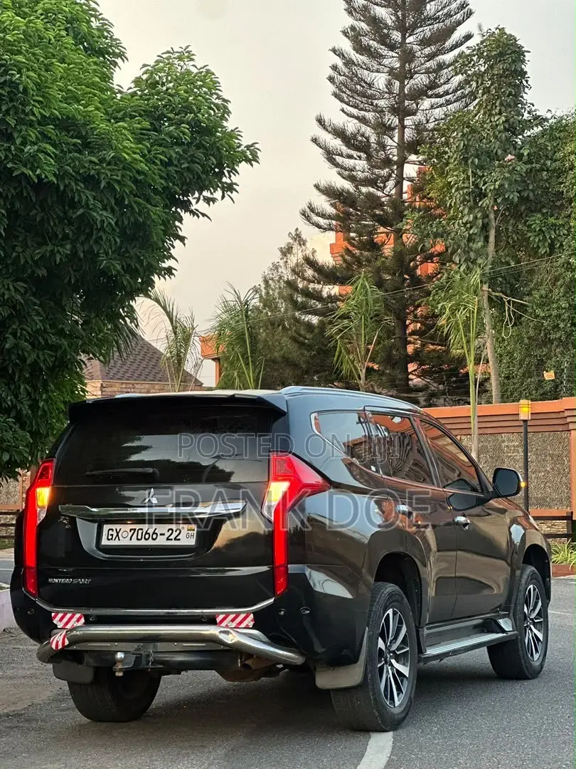 Mitsubishi Montero Sport 2017 Black