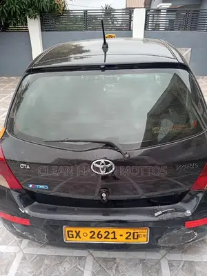 Toyota Yaris L Hatchback 3dr 2012 Black