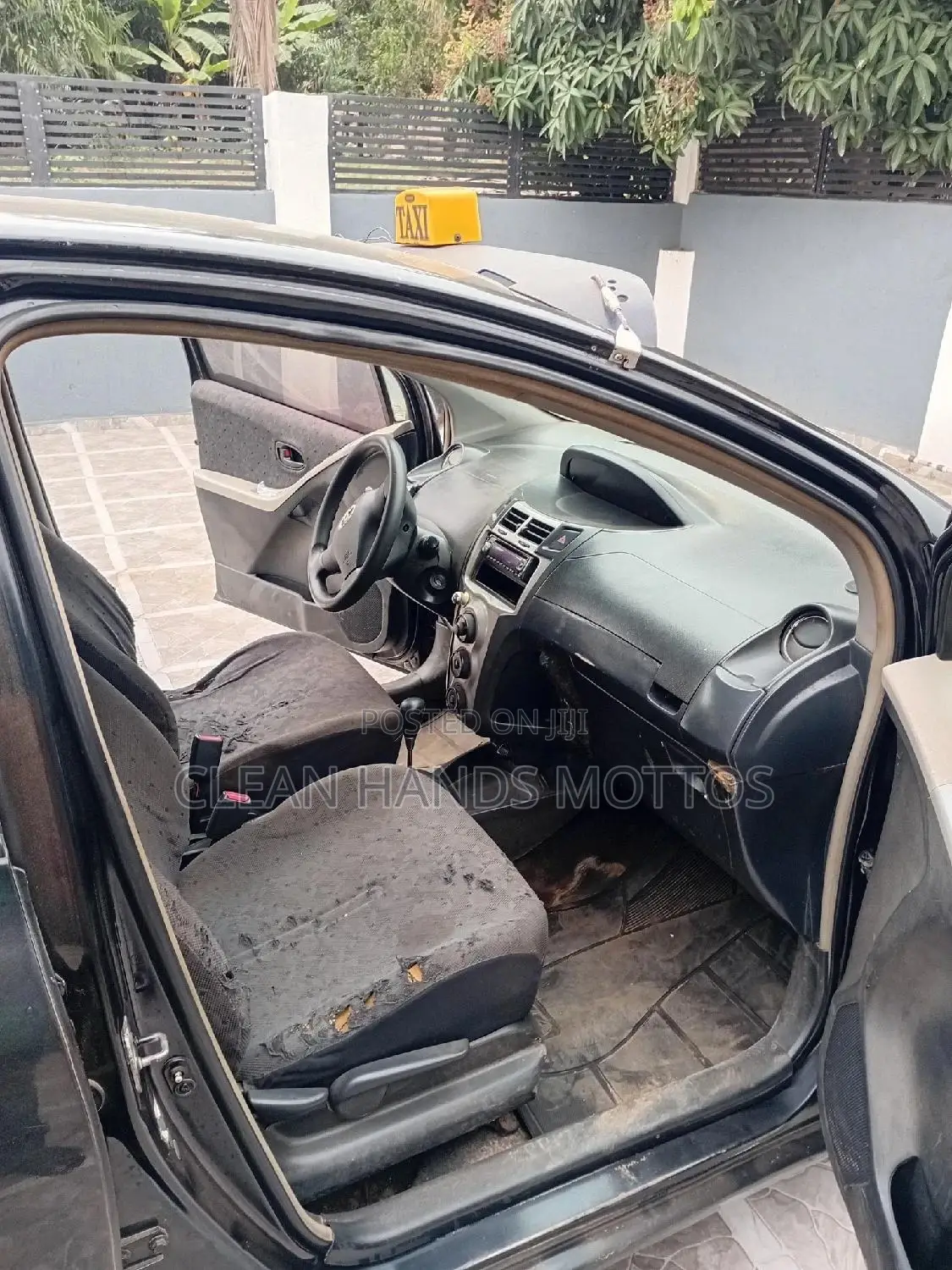 Toyota Yaris L Hatchback 3dr 2012 Black