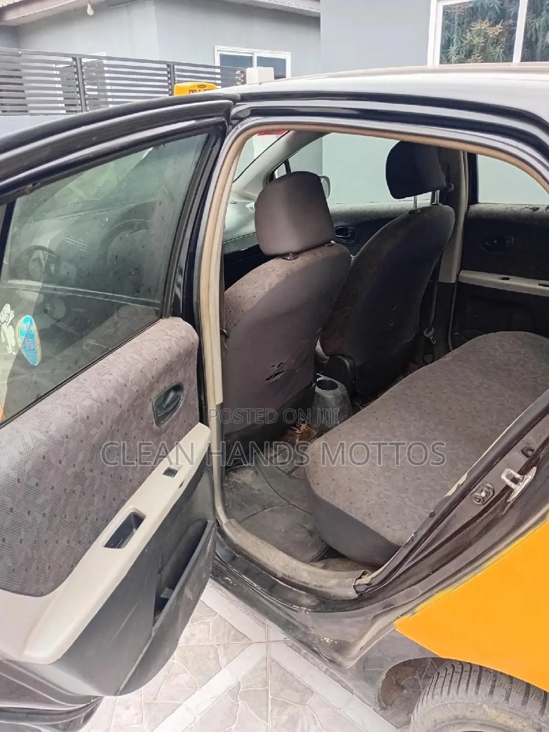 Toyota Yaris L Hatchback 3dr 2012 Black