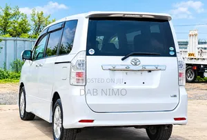 Toyota Voxy 2012 Silver