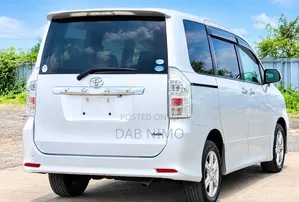 Toyota Voxy 2012 Silver