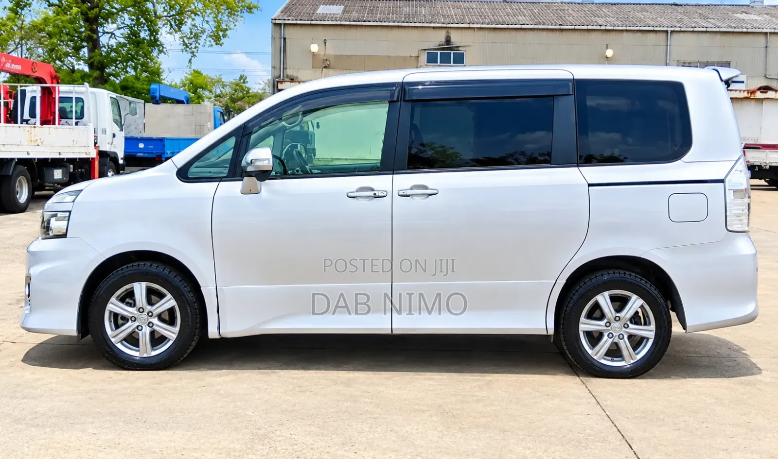 Toyota Voxy 2012 Silver