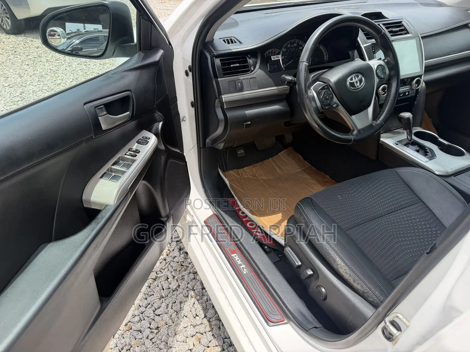 Toyota Camry SE 4dr Sedan w/Prod. End 11/13 (2.5L 4cyl 6A) 2014 White