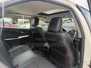 Toyota Camry SE 4dr Sedan w/Prod. End 11/13 (2.5L 4cyl 6A) 2014 White