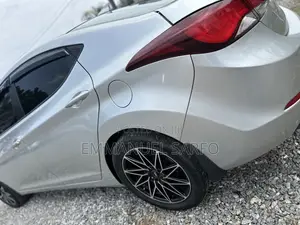 Hyundai Elantra Limited 4dr Sedan (1.8L 4cyl 6A) 2015 Gray