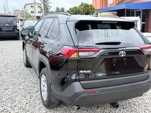 Toyota RAV4 LE 2021 Black