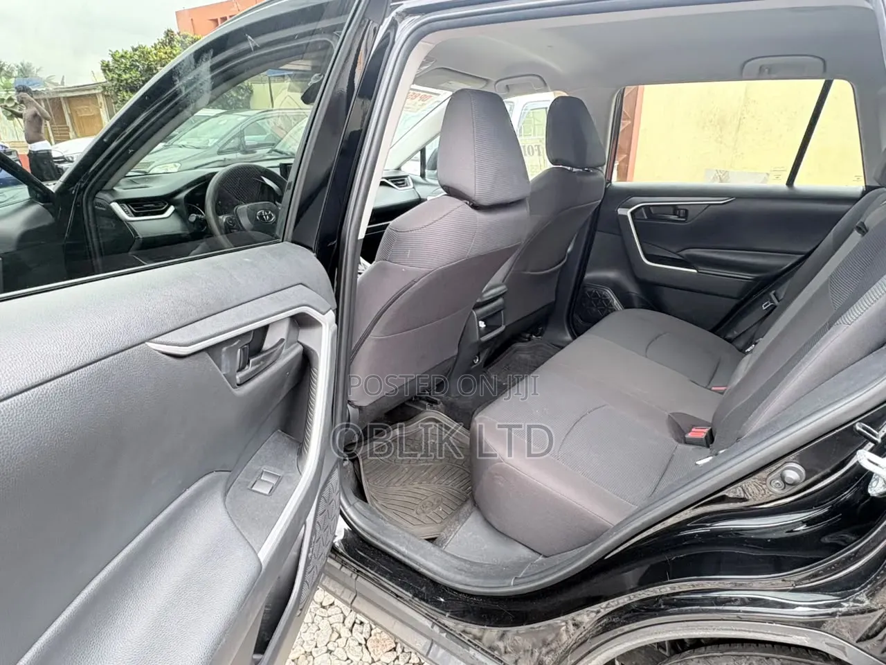 Toyota RAV4 LE 2021 Black