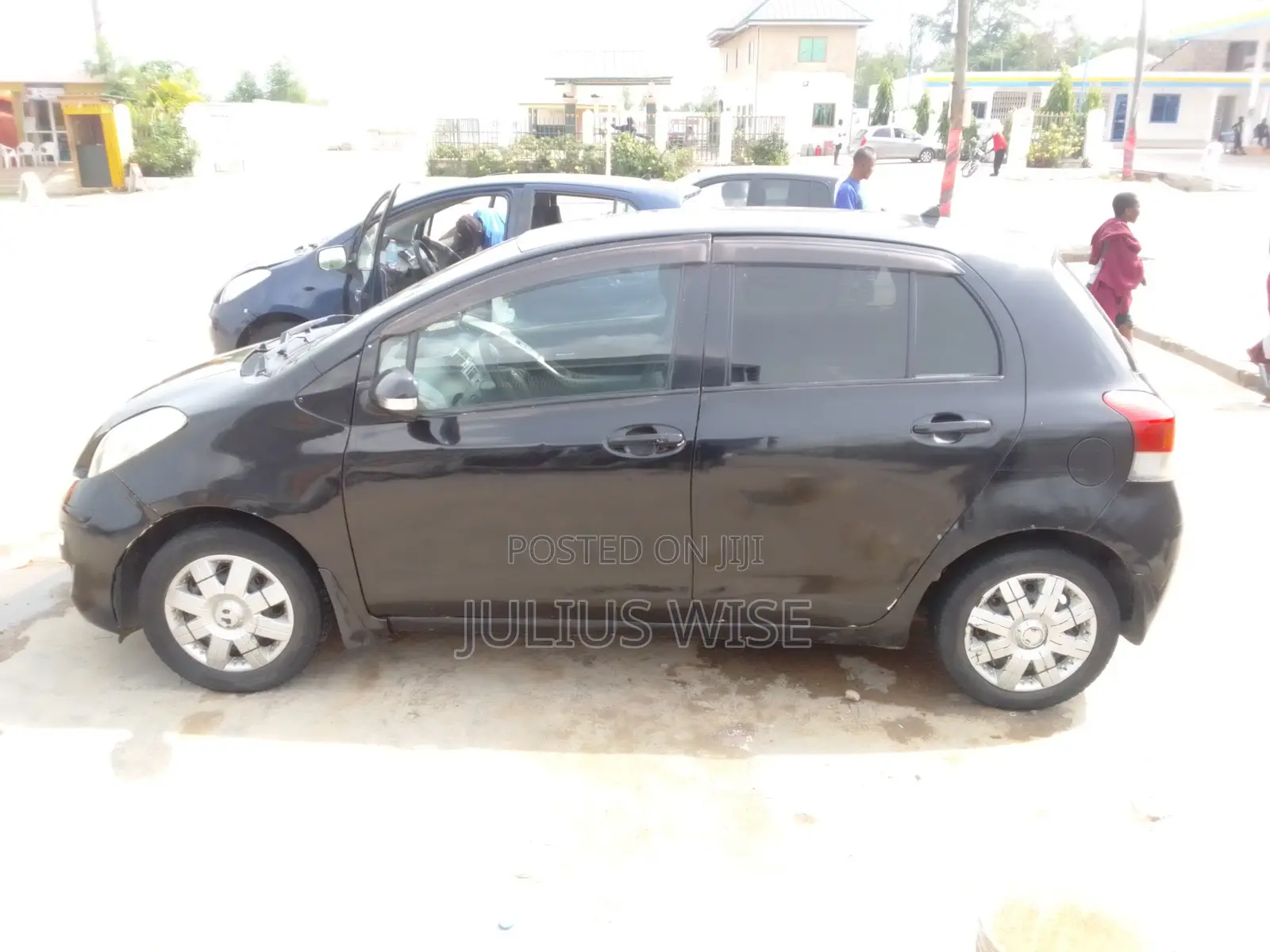 Toyota Vitz 1.3 AWD 5dr 2010 Black