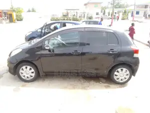Toyota Vitz 1.3 AWD 5dr 2010 Black