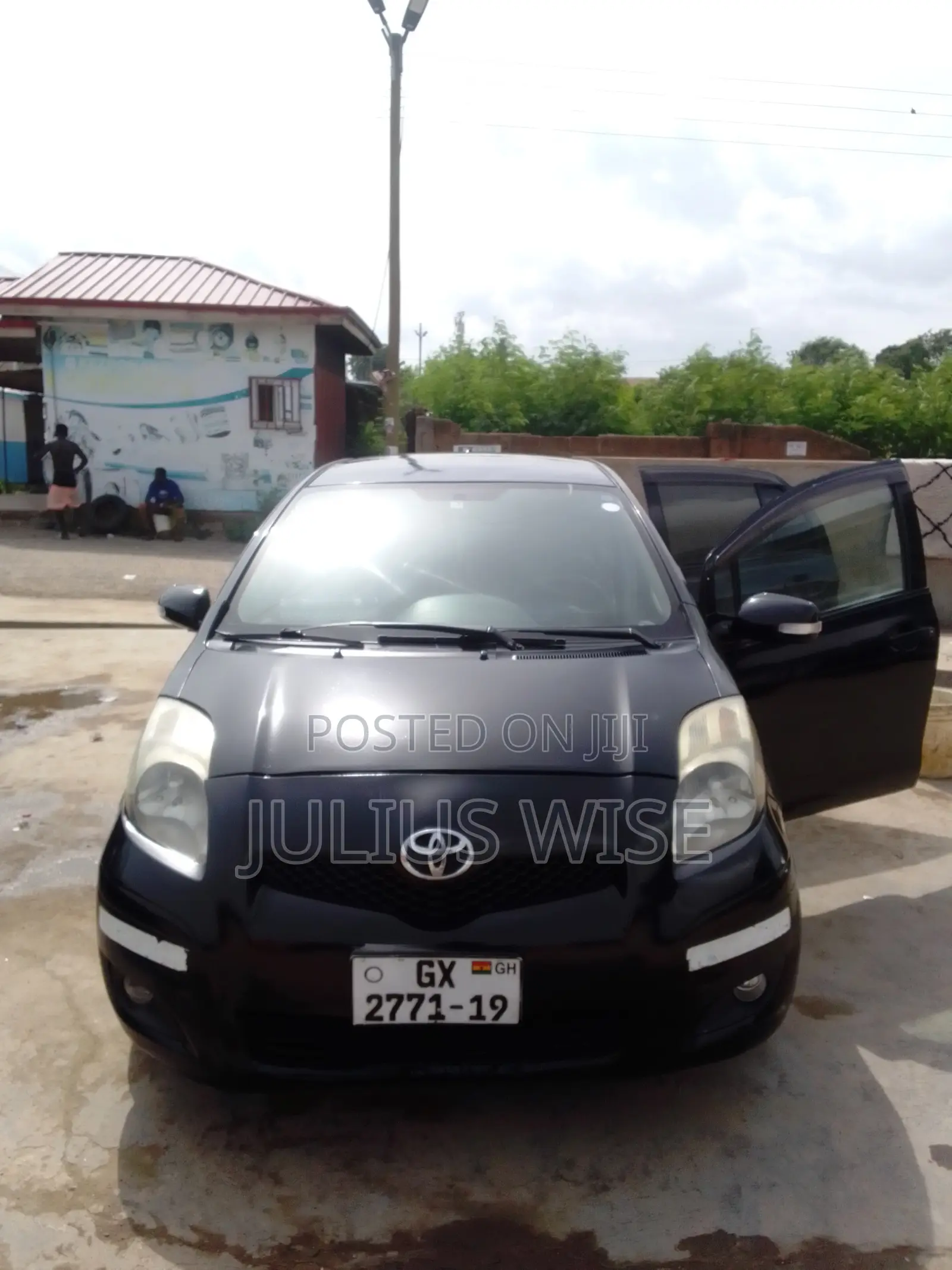 Toyota Vitz 1.3 AWD 5dr 2010 Black